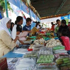 BUPATI OKU SELATAN POPO ALI RESMIKAN PASAR RAMADHAN 1437 H