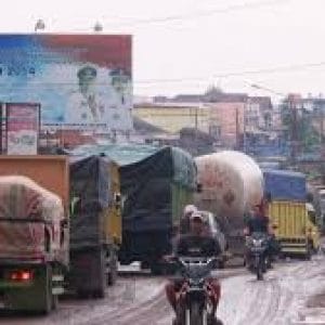 Gubernur sumsel instruksikan percepatan perbaikan jalan rusak