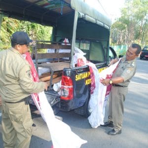 Copot Spanduk Ilegal Di Kabupaten Lahat