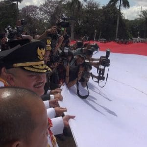 GUBERNUR SUMSEL BENTANGKAN BENDERA RAKSASA 3000 M