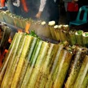 Nikmatnya Lemang Paiker di Sajikan Dengan Ikan goreng