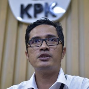 Walikota Blitar Serahkan Diri ke KPK, Bupati Tulungagung Belum