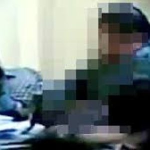 Cewek Berhijab Beradegan Panas di Taman, Videonya Viral