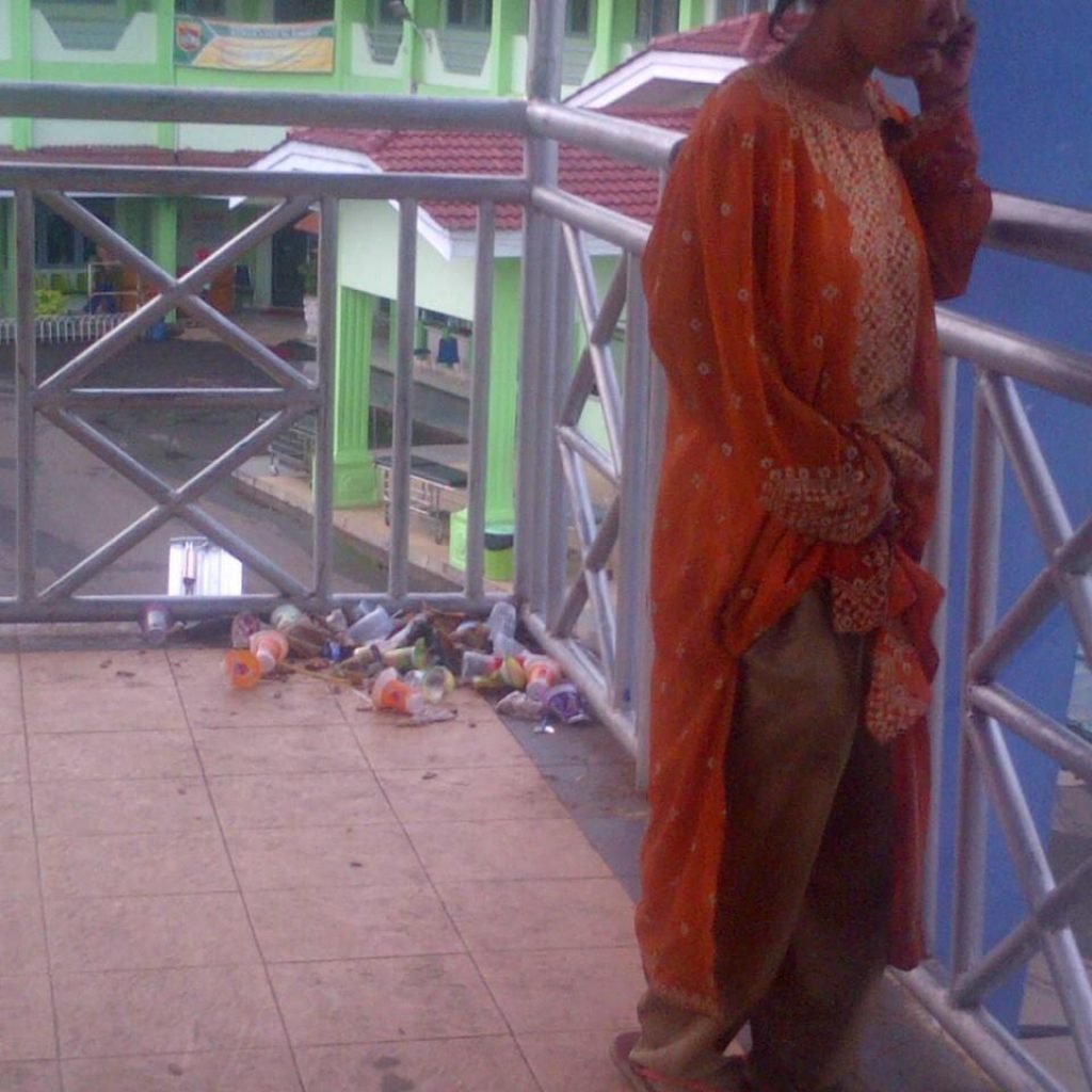 JPO Jadi Sarang Sampah dan Ngelem