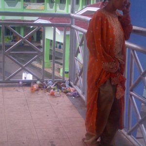 JPO Jadi Sarang Sampah dan Ngelem