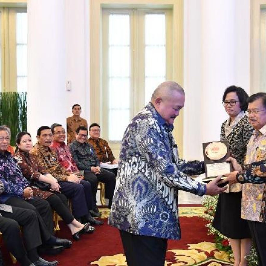 Gubernur Alex Noerdin Terima Anugerah Dana RAKCA  DIPA 2018 dari Presiden