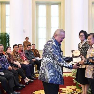 Gubernur Alex Noerdin Terima Anugerah Dana RAKCA  DIPA 2018 dari Presiden