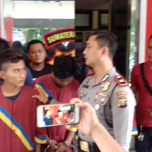 Copet Sial, Hendak Rampas HP Polisi di Dalam Bus