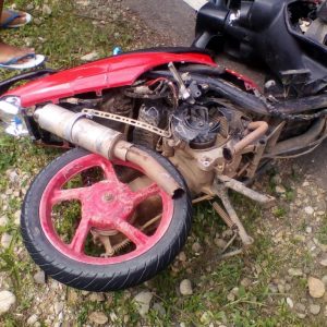 Berduaan di Motor, Sepasang ABG Begini Kondisinya Saat Mendekati Truk