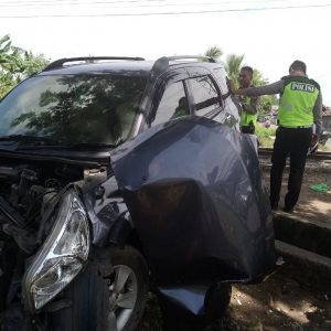 Mobil Tertabrak Kereta Api, Dua Anak Jadi Korban