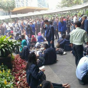 Puluhan Mahasiswa Bina Darma Jadi Korban Robohnya Gedung BEI