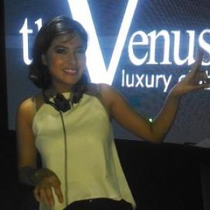 Jacqueline Caroline Goyang theVenus Palembang