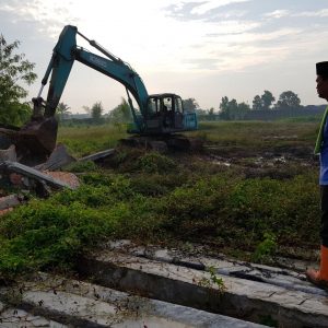 Jadi Penyebab Banjir, Pemkot Palembang Hancurkan Tembok PT Sepanjang 60 Meter
