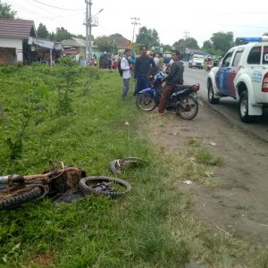 Bawa Kendaraan Tanpa Nopol, Jumari Hantam L300