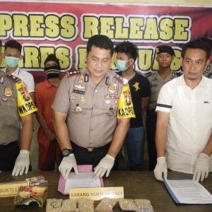 Waduh..Ibu Muda Ini Kedapatan Bawa Ribuan Butir Pil Ekstasi