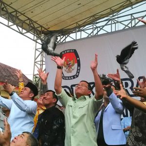 Sepakat Damai, Empat Cagub Terbangkan Merpati