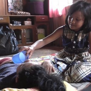 Kisah Rahma, Si Bocah 10 Tahun yang Telaten Mengurus Ibu dan Saudaranya