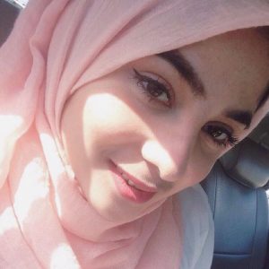 Mahasiswi Cantik Ini Tawarkan Olahan Ayam Milenial