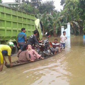 Karena Ini, Karyadi Bisa Raup Rezeki Disaat Banjir