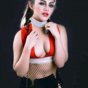 Bersiaplah, DJ Seksi Ini Akan Menghibur Clubers Center Stage