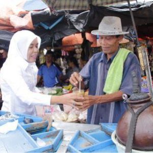 Fitri Sempat Lakukan Hal Ini Saat Blusukan di Pasar 7 Ulu