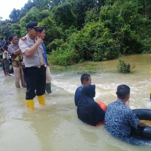 Terendam Banjir, Jalan Penghubung Desa dalam Satu Kecamatan Lumpuh