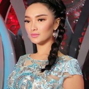 Kampanye Akbar, SBH Ajak si “Goyang Itik” Hibur Masyarakat Muara Enim