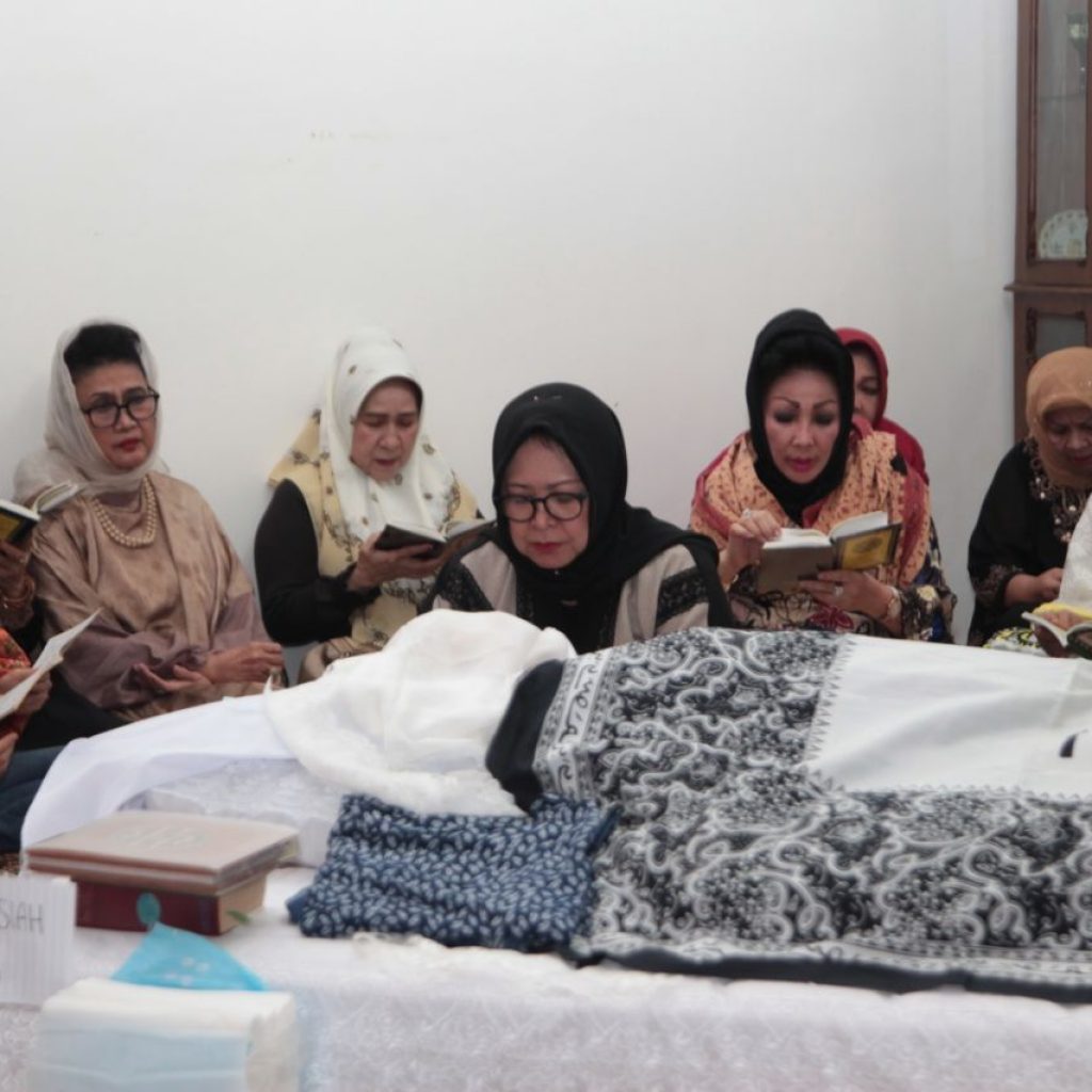 Hj Hamsiah Sosok Yang Ramah dan Taat Beribadah