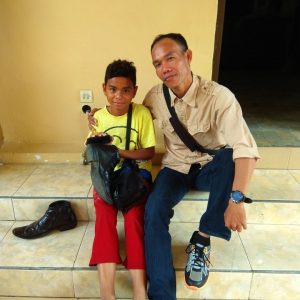 Demi Jadi Tentara, Bocah SD Nyambi Semir Sepatu