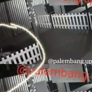 ABG Nekat Mesum Didepan Ruko, Terekam CCTV