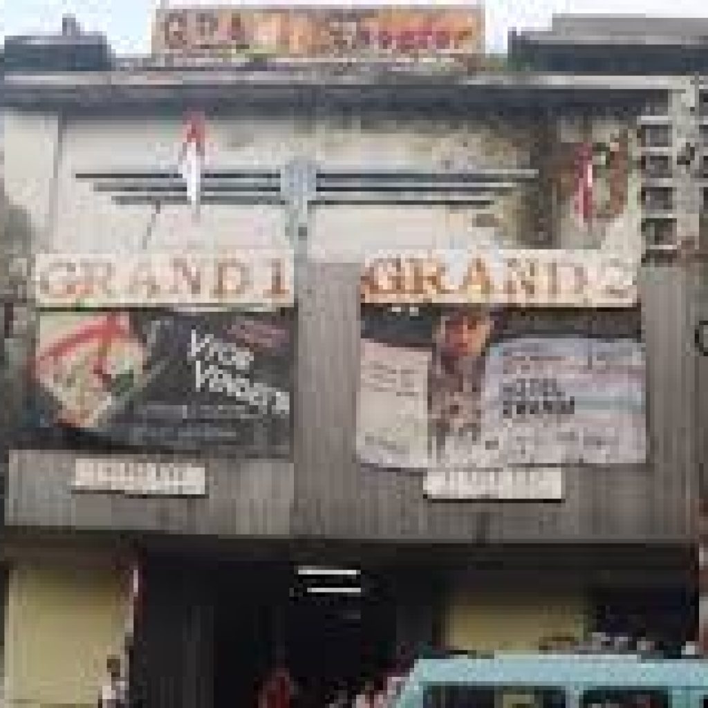 Bioskop Tua Grand Senen Berselimut Esek-Esek