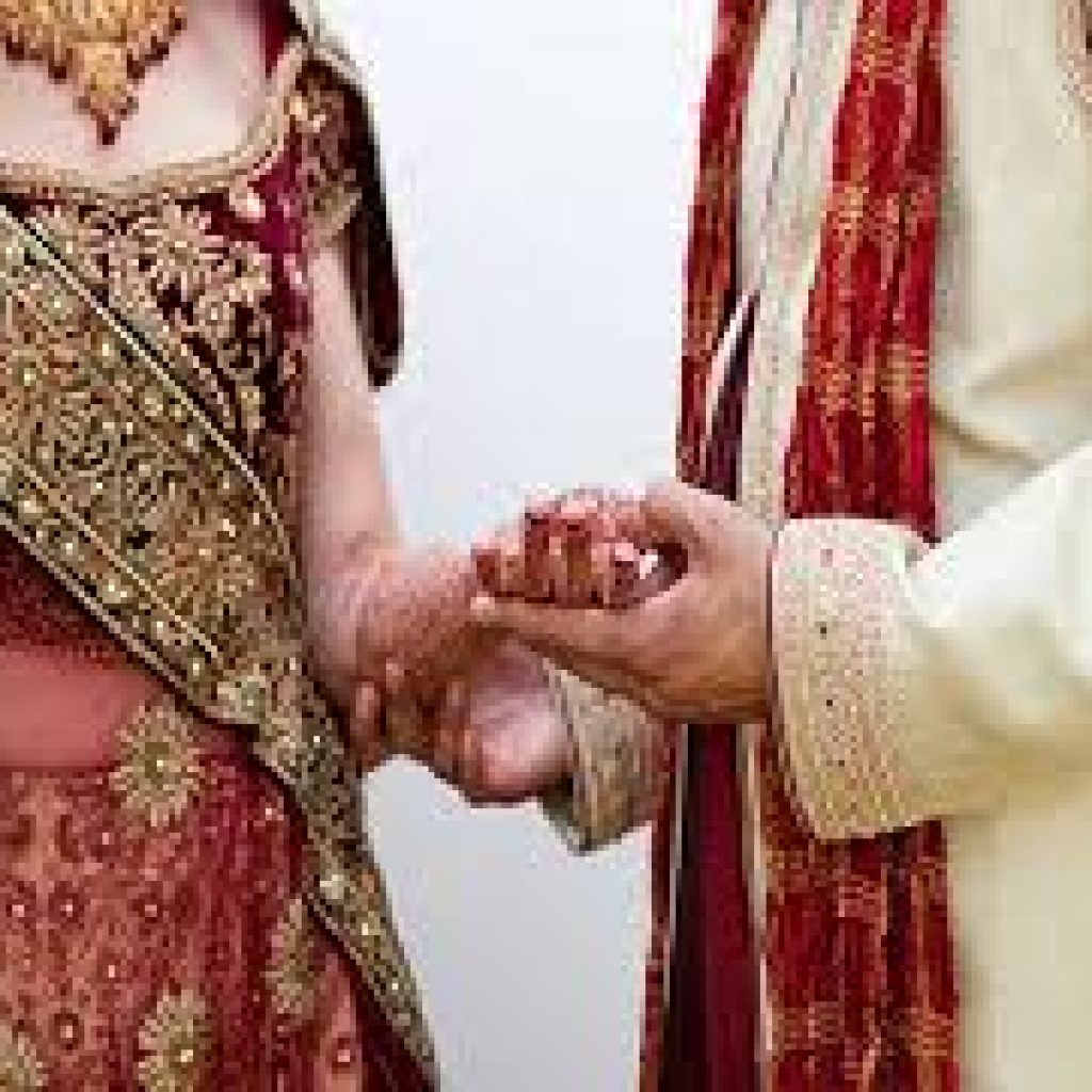 Baru Menikah 6 Hari, Pria Ini Bantu Istrinya Menikahi Mantan Kekasih Alasannya Bikin Sedih