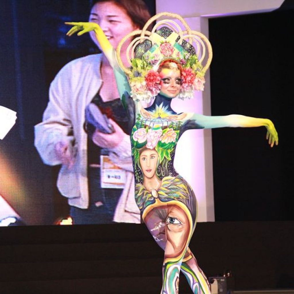 Tubuh Wanita Telanjang Jadi Objek Gambar di Daegu