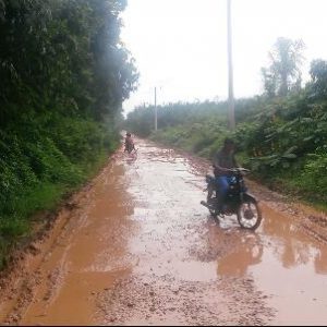 15 Tahun Berlumpur, SBH Bertekad Perbaiki Jalan Desa Hidup Baru