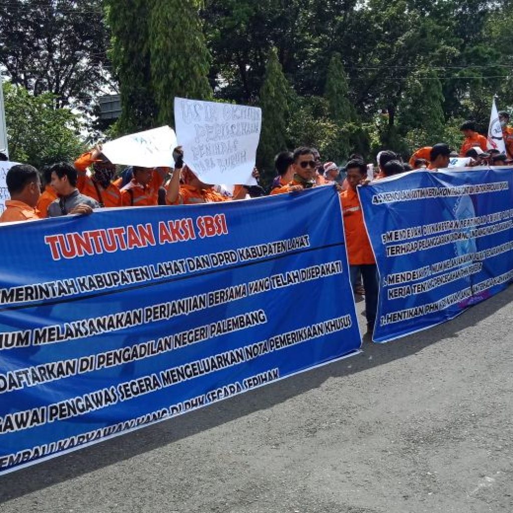 Ratusan Massa SBSI Sampaikan 7 Tuntutan Kepada Pemkab Lahat
