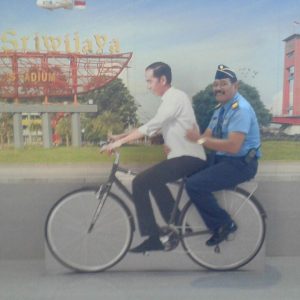 Mau Foto dan Dibonceng Presiden RI Pakai Sepeda? Datang Saja ke Bandara SMB II