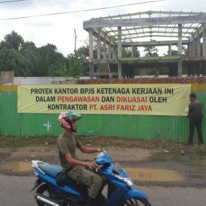 Belum Bayar Kontrak, Kontraktor Segel Kantor BPJS Muara Enim