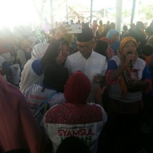 Sambangi Desa Darmo, SBH langsung di Serbu Ibu-ibu