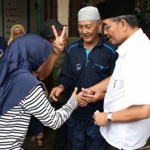 JANJI KAMPANYE: Cek Rozak Janjikan Kredit Tanpa Agunan Bila Terpilih