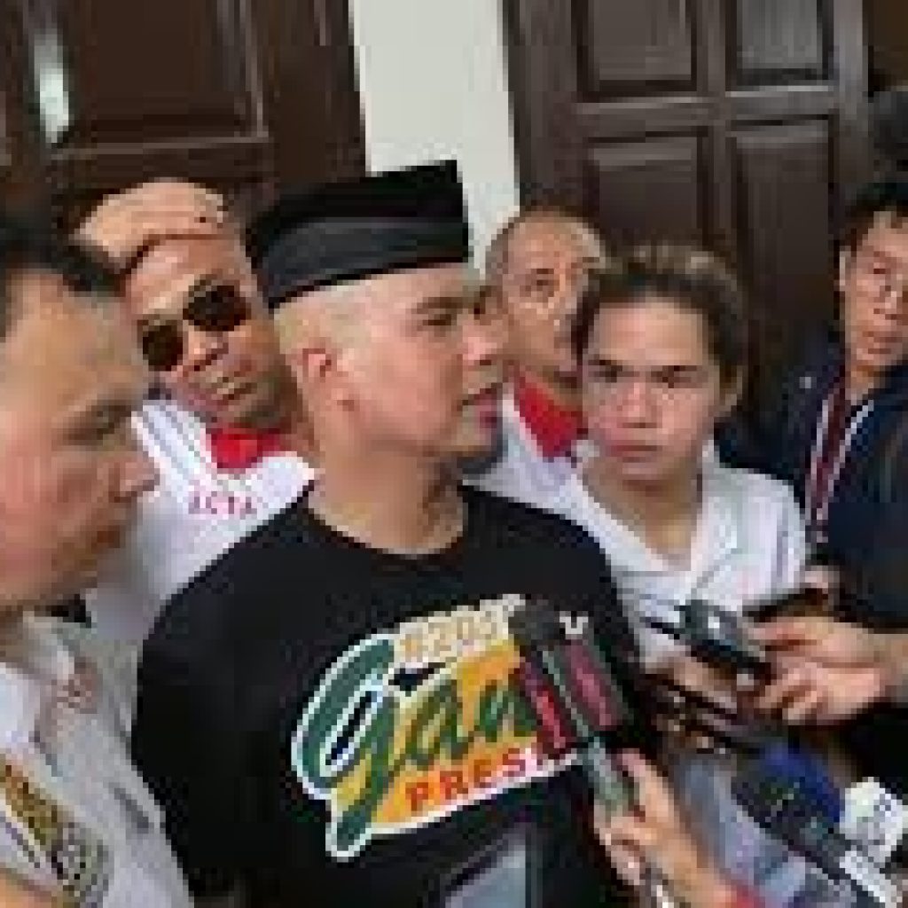 Pakai Kaos #2019GantiPresiden, Ahmad Dhani Datangi PN Jaksel