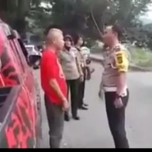 Viral ! Ketua DPC PDIP Bima Marahi Polisi Yang Menilang Dirinya