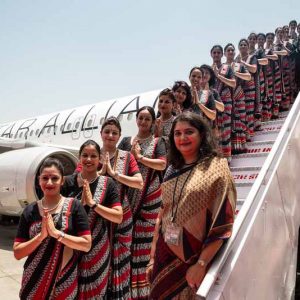 Naas, Pramugari Ini Diperiksa & Ditelanjangi