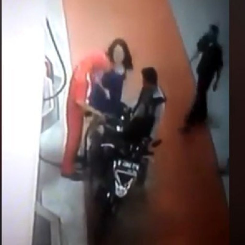 Viral! Wanita Ini Tampar Petugas SPBU