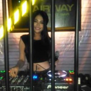 Dibalik Jeruji Besi, DJ Tiara Dewi Hibur Pengunjung D’Fairway