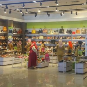 Masih Jam Kerja, Tapi Banyak PNS Kelayapan Belanja di Mal