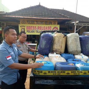 Tujuh Orang Diamankan, 130 Jeriken Berisi Tuak Disita