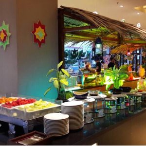 Sajian Lengkap, Buka Puasa di Grand Zuri Lahat Juga Sekaligus Beramal