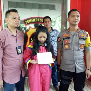 Pengantin Baru ‘Senang-Senang’ Pakai Uang Toko