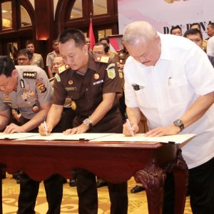 Cegah Korupsi, Gubernur Alex Noerdin Teken Perjanjian Kerjasama  APIP dan APH