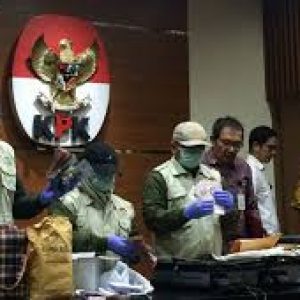 KPK Sita Aset Amin Santono 1,9 Kg Emas & Rp 1.8 M